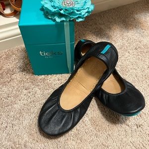 Black Tieks